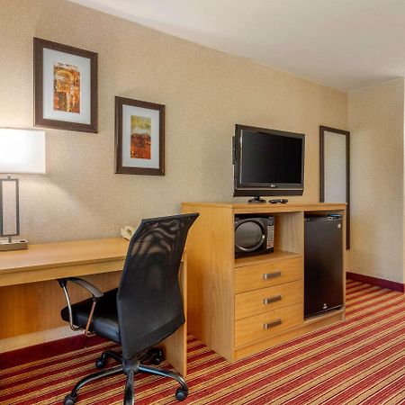 Quality Inn Exit 4 Clarksville Bagian luar foto